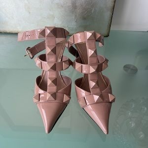 Valentino Low Heel Shoes. Size 39,5.